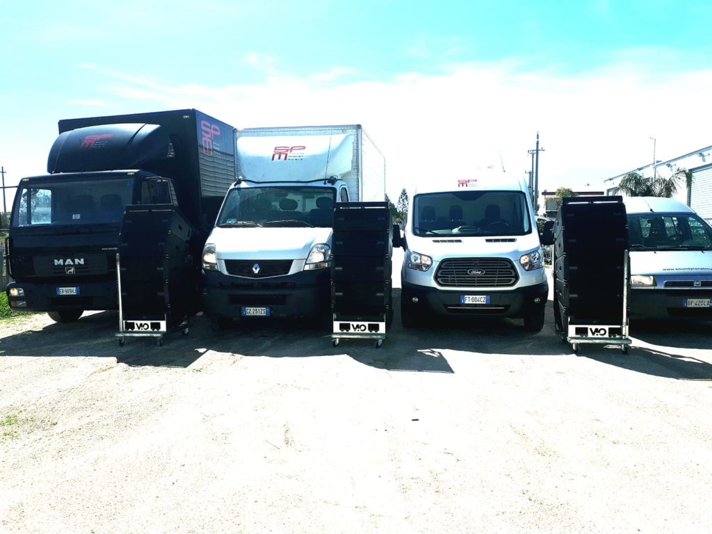 Autocarro e furgoni del parco mezzi SPM Trasporti & Logistica