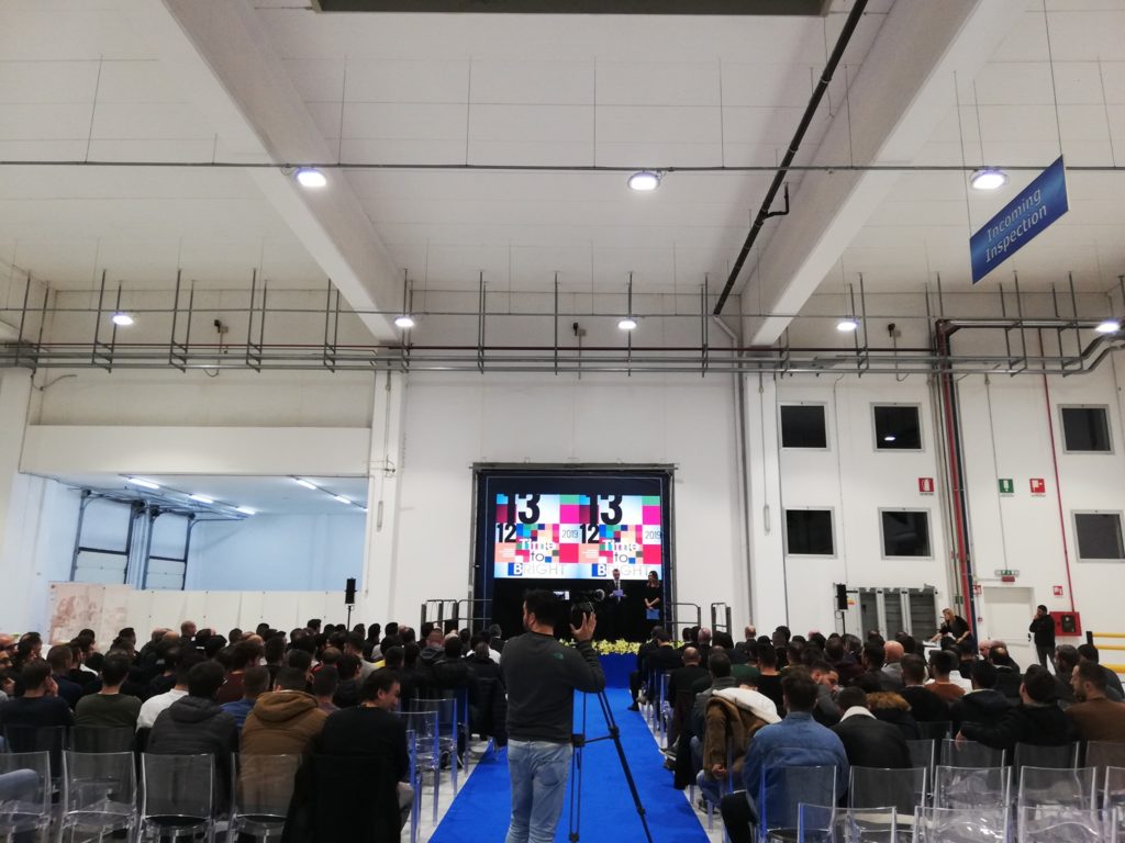 Convegno in un padiglione con ledwall