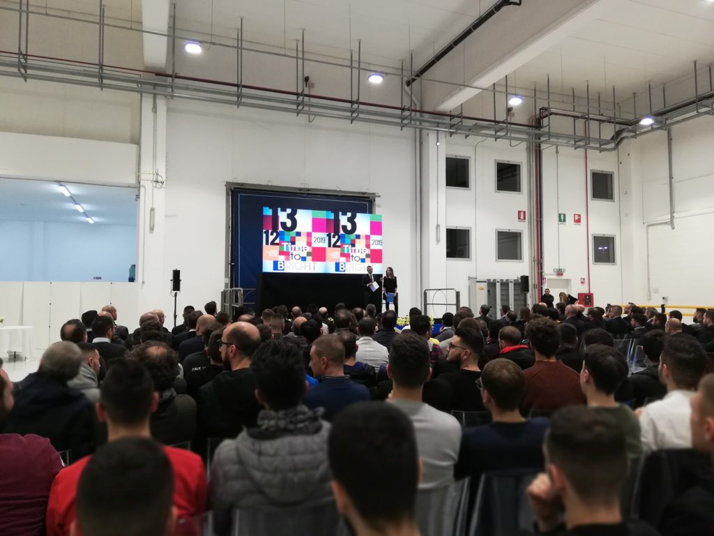 Evento con pubblico in un padiglione con ledwall